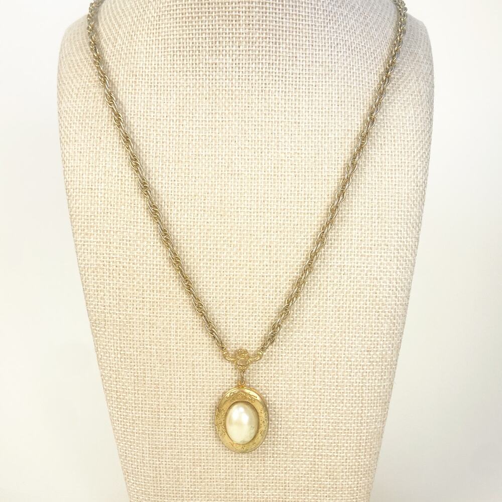 1928 Jewelry Gold Tone Locket